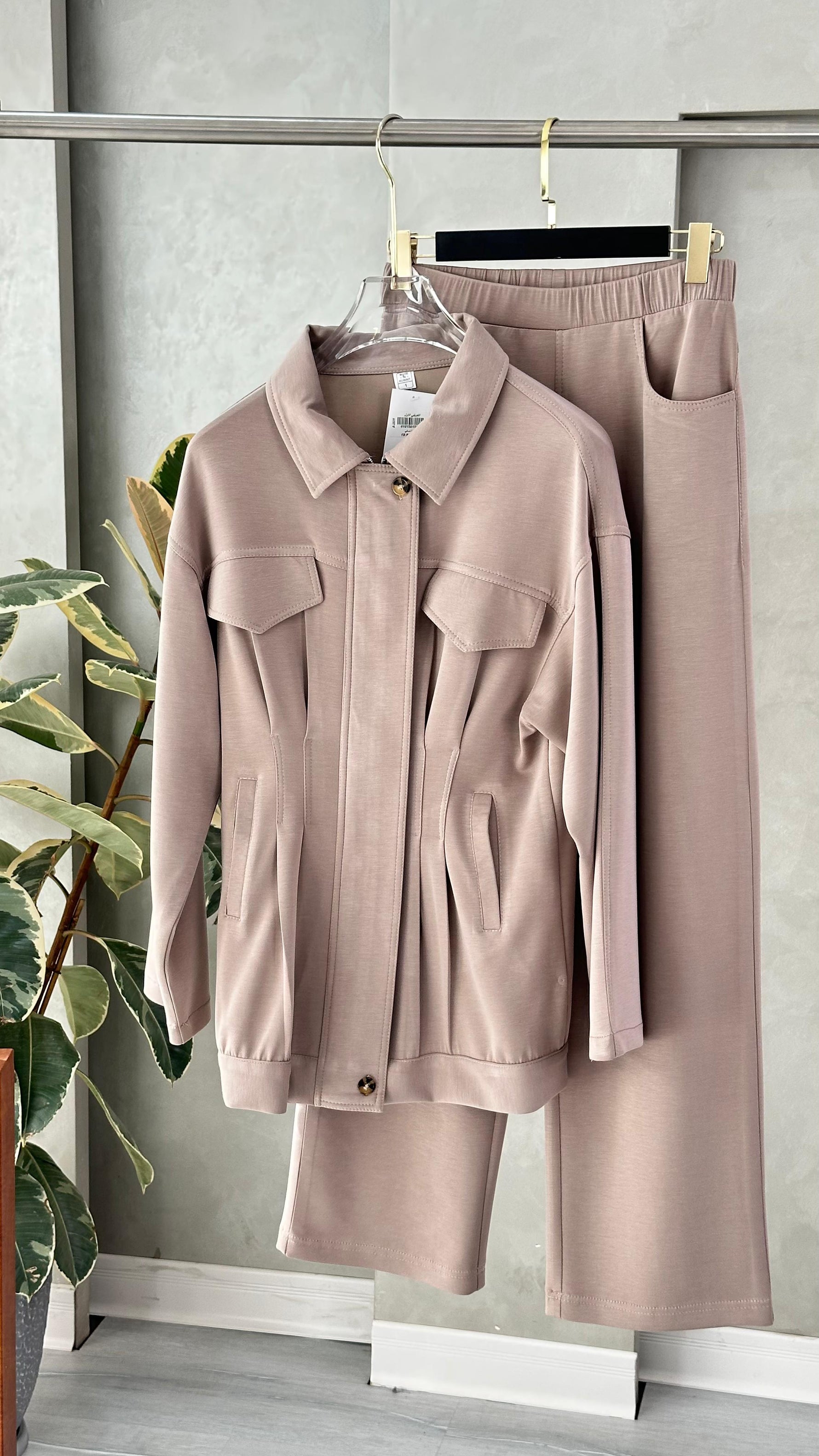 بدلة نسائي بسحاب