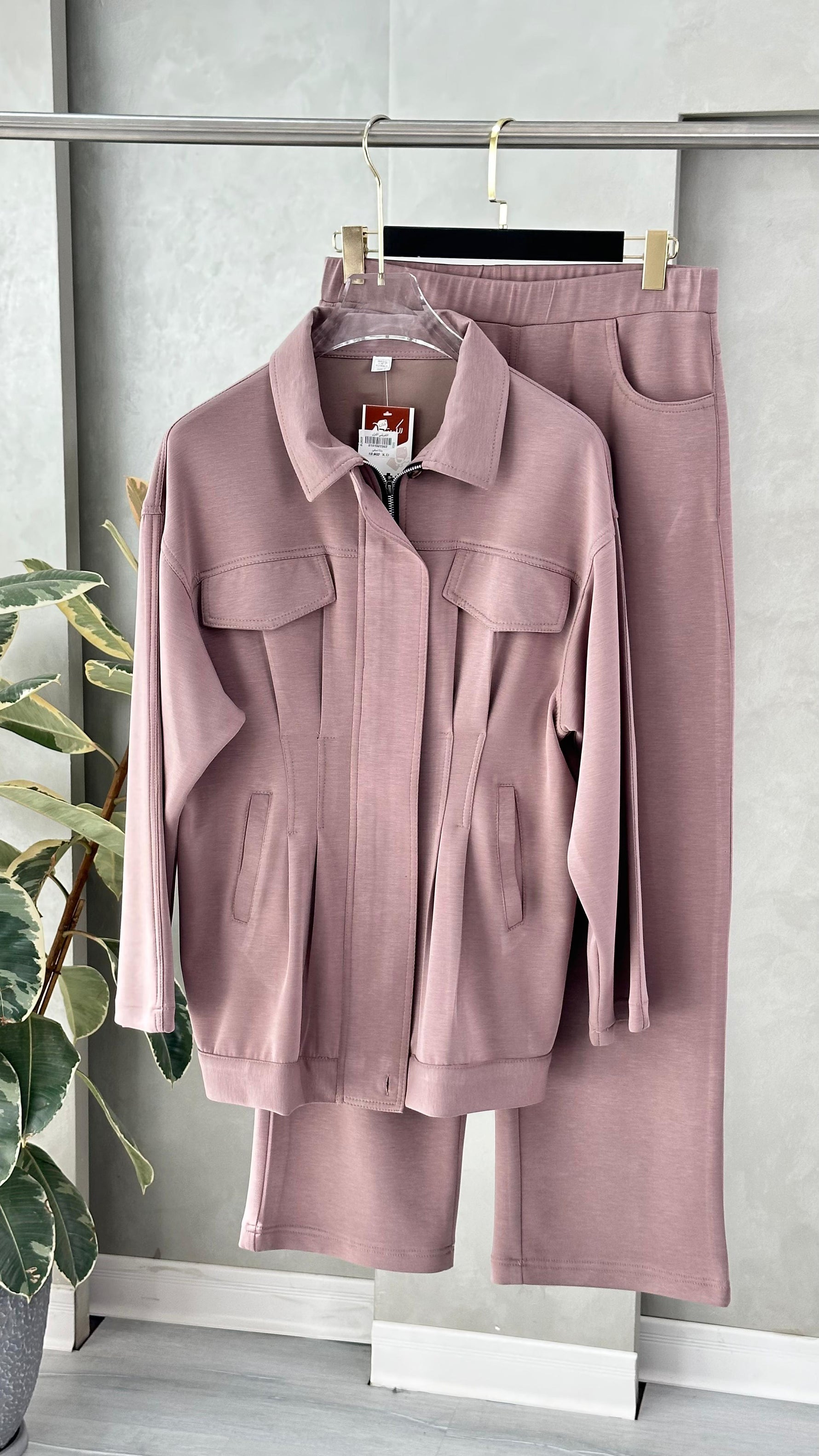 بدلة نسائي بسحاب