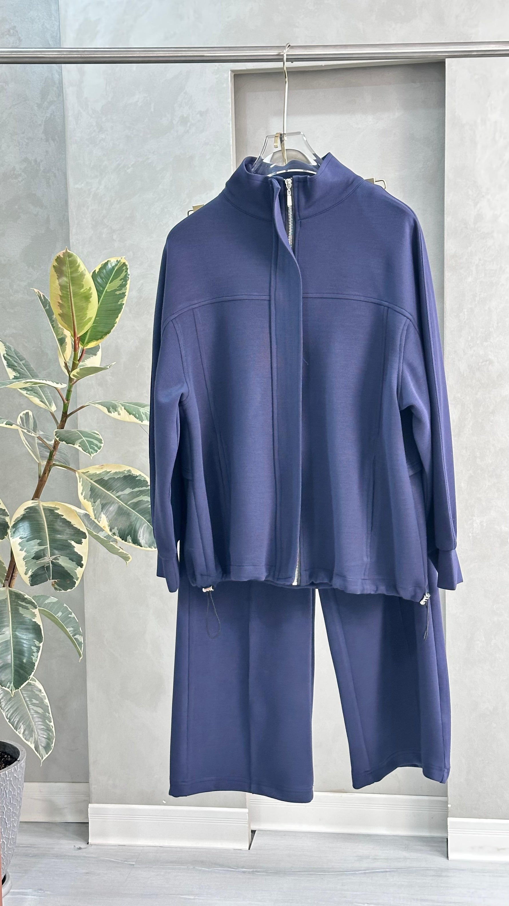 بدلة نسائي بازرار مخفية