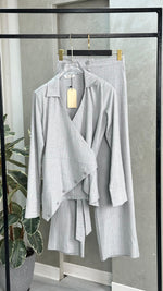 بدلة رسمي مقلم