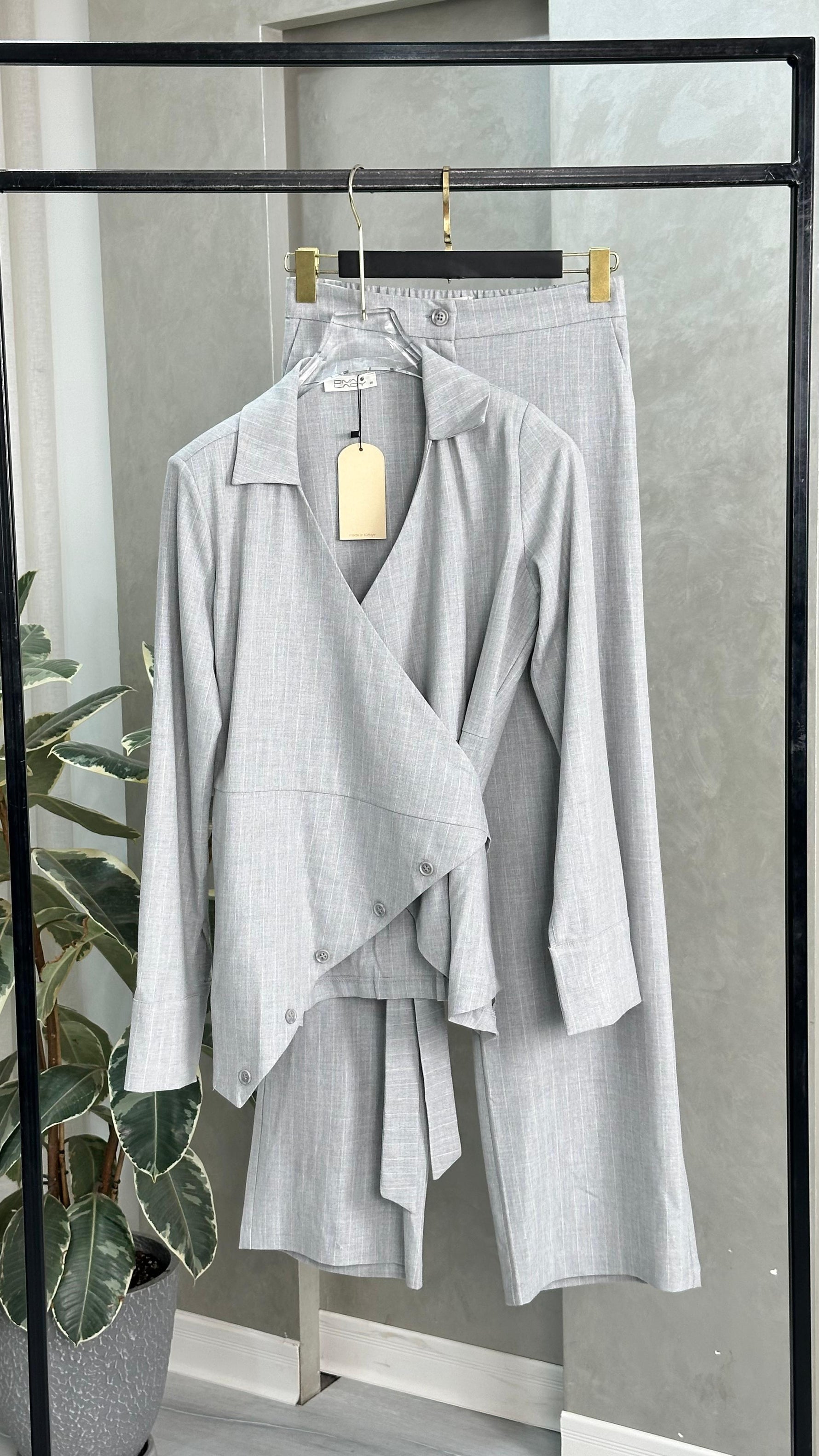 بدلة رسمي مقلم