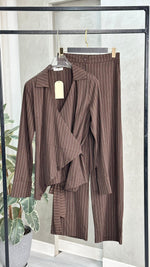 بدلة رسمي مقلم