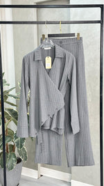 بدلة رسمي مقلم