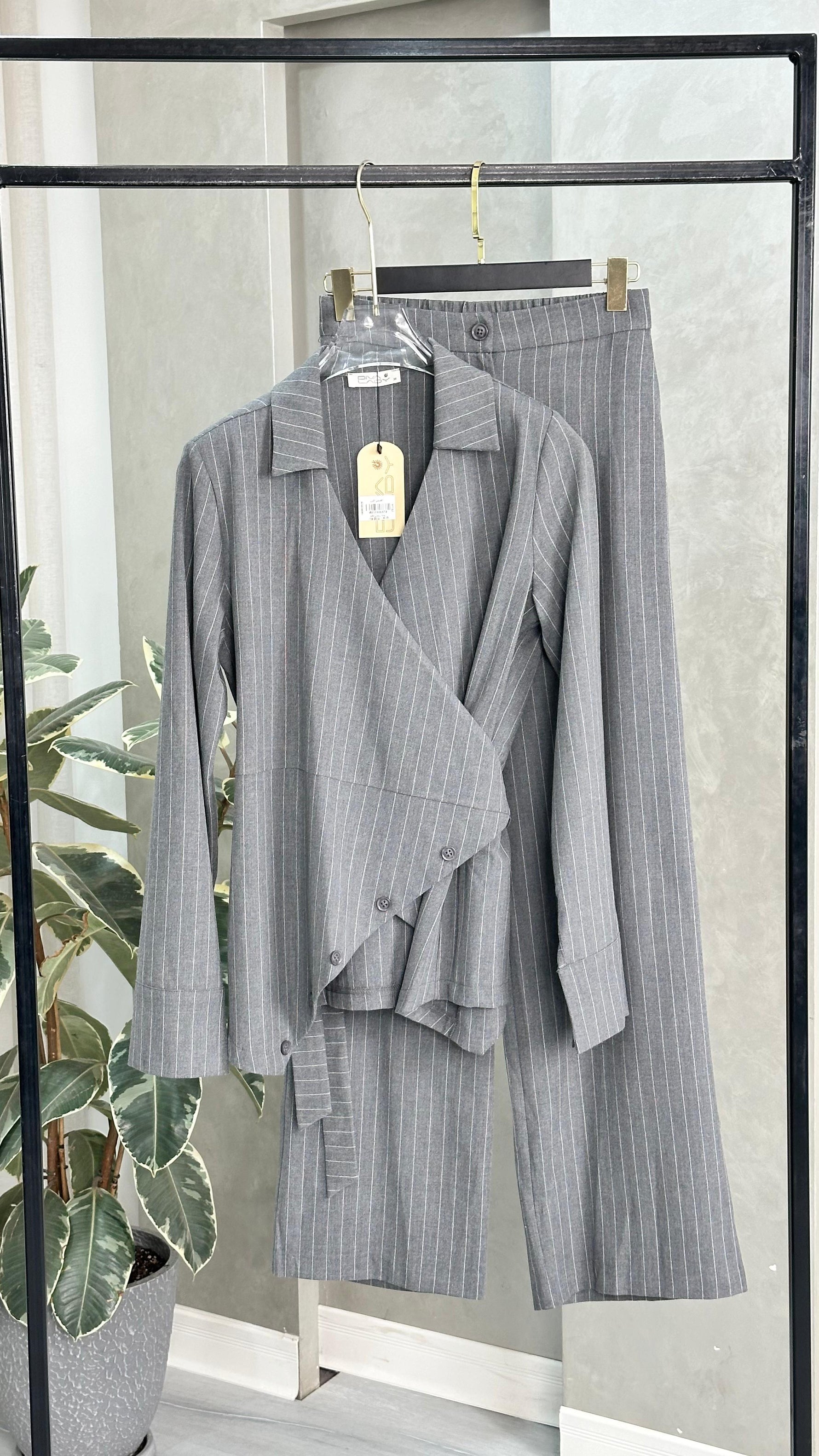 بدلة رسمي مقلم