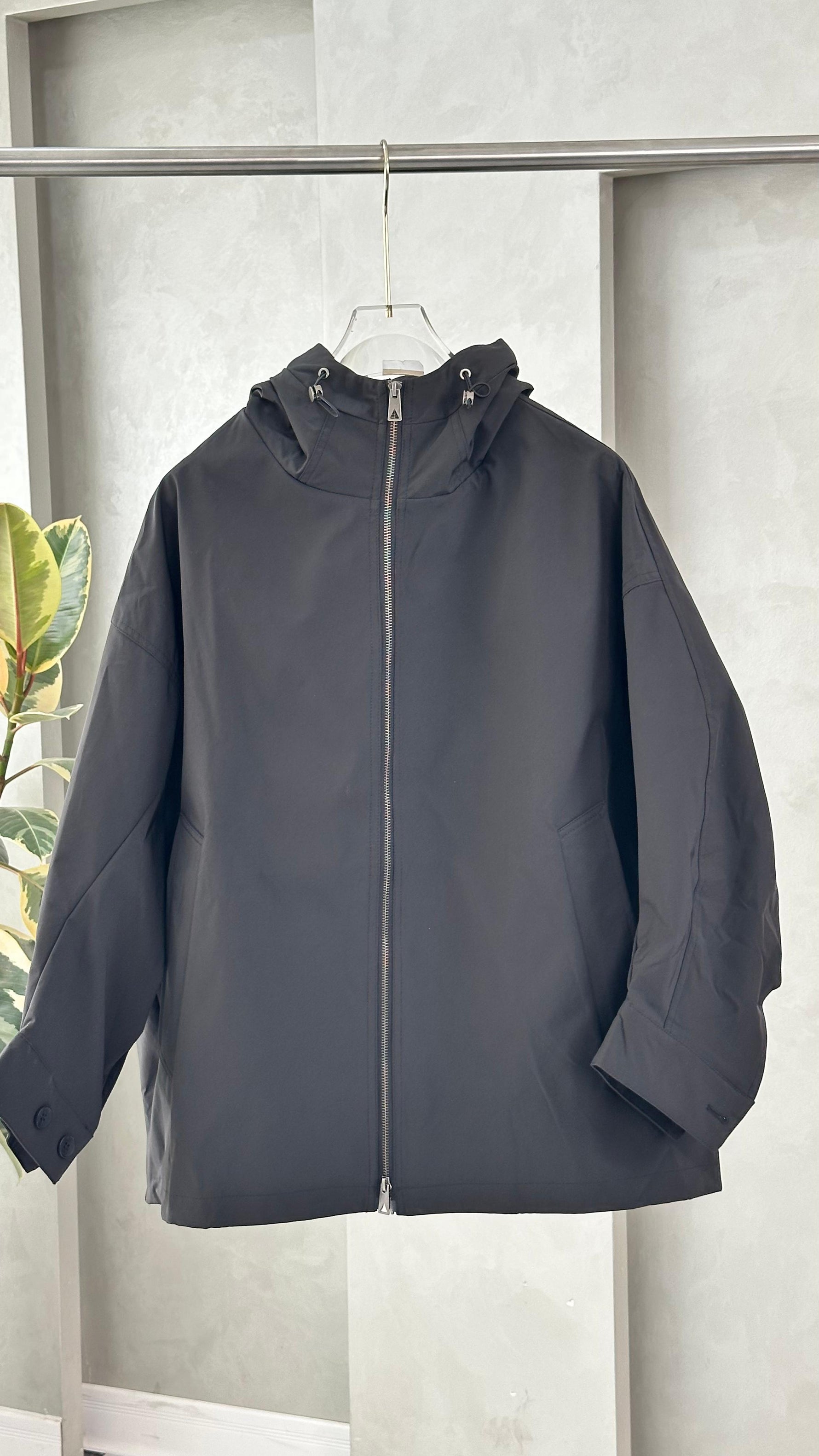 جاكيت سبورت عريض