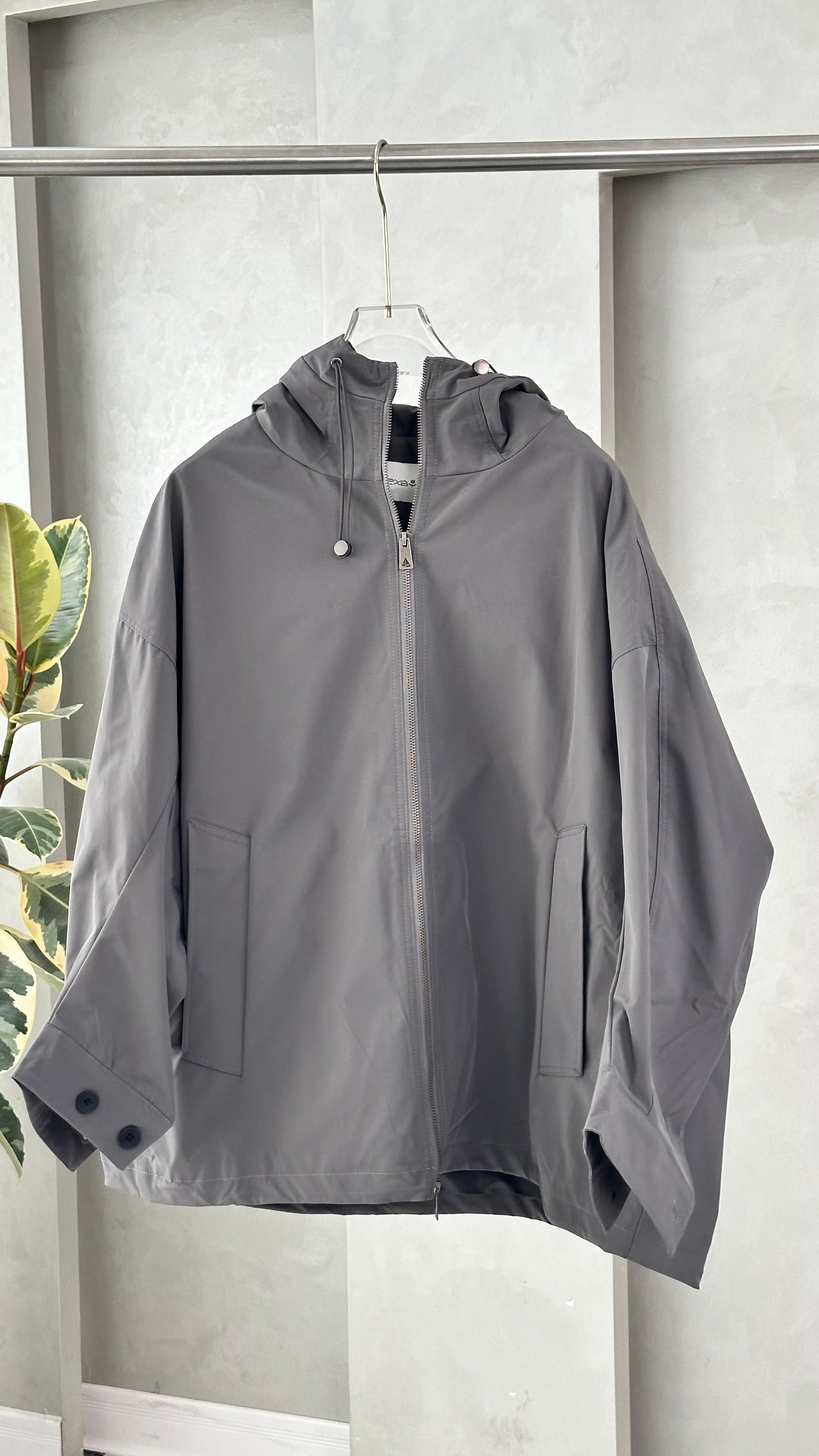 جاكيت سبورت عريض