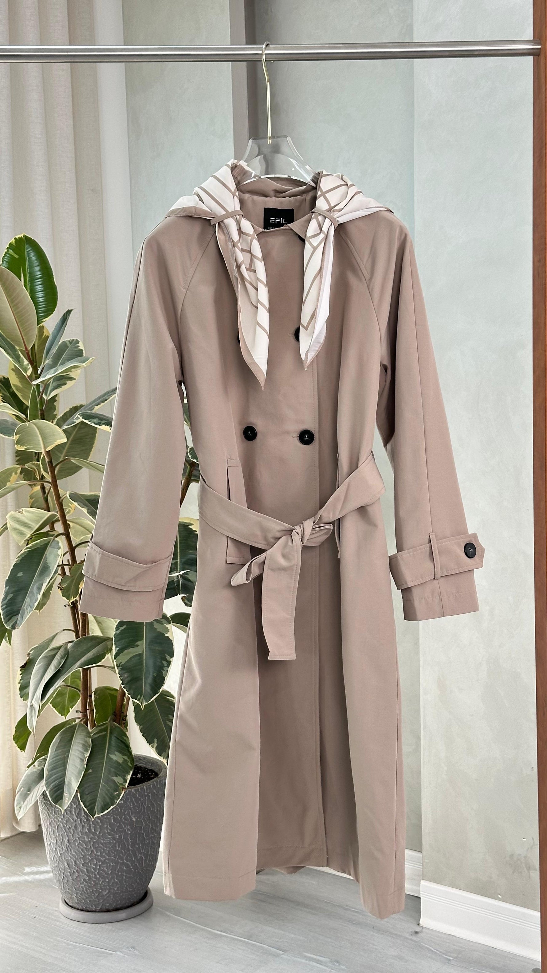 جاكيت نسائي يشبه المعطف