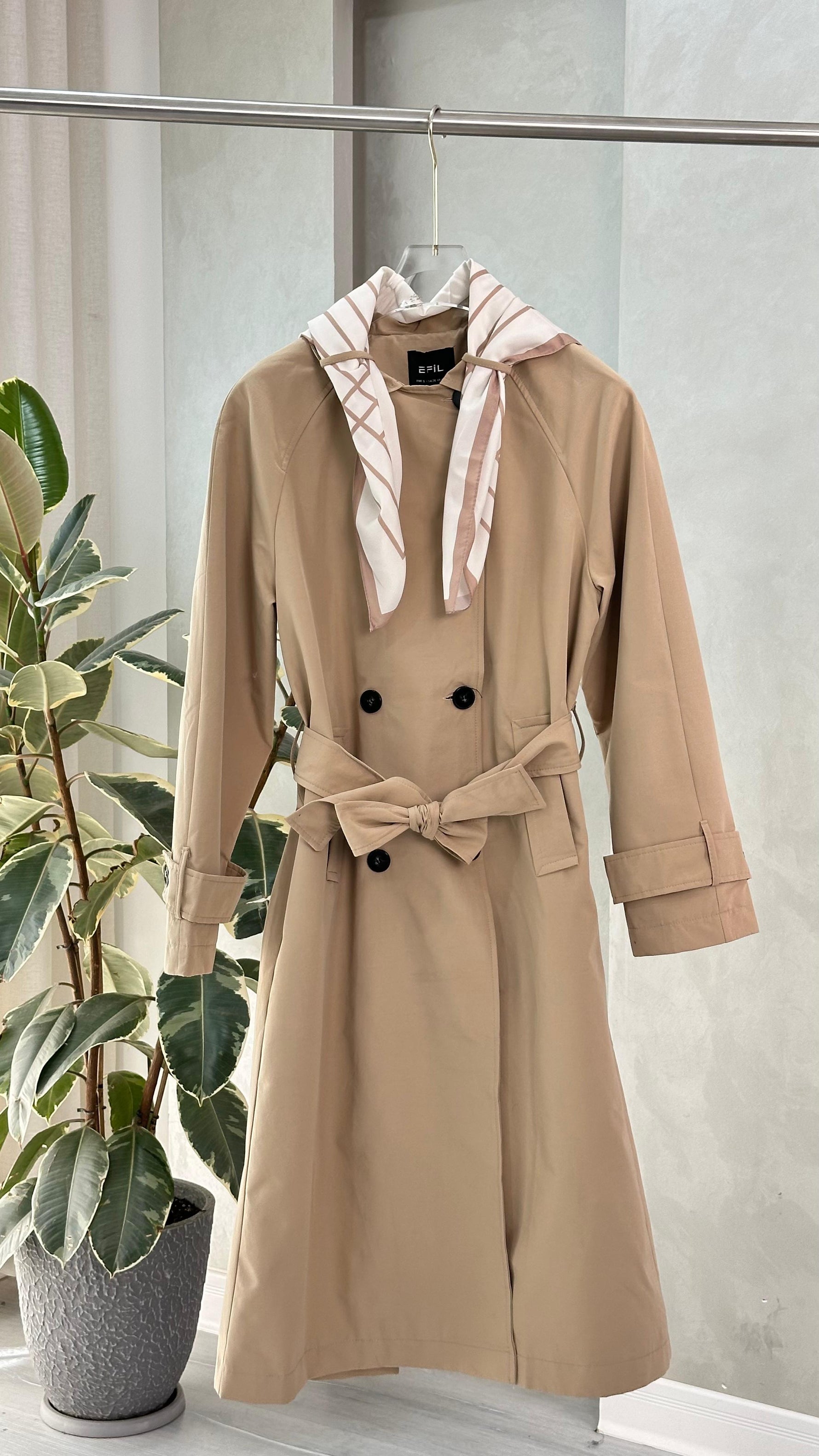 جاكيت نسائي يشبه المعطف