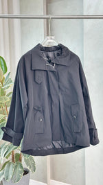 جاكيت نسائي قصير مع جيبان