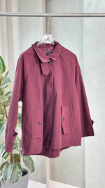 جاكيت نسائي قصير مع جيبان