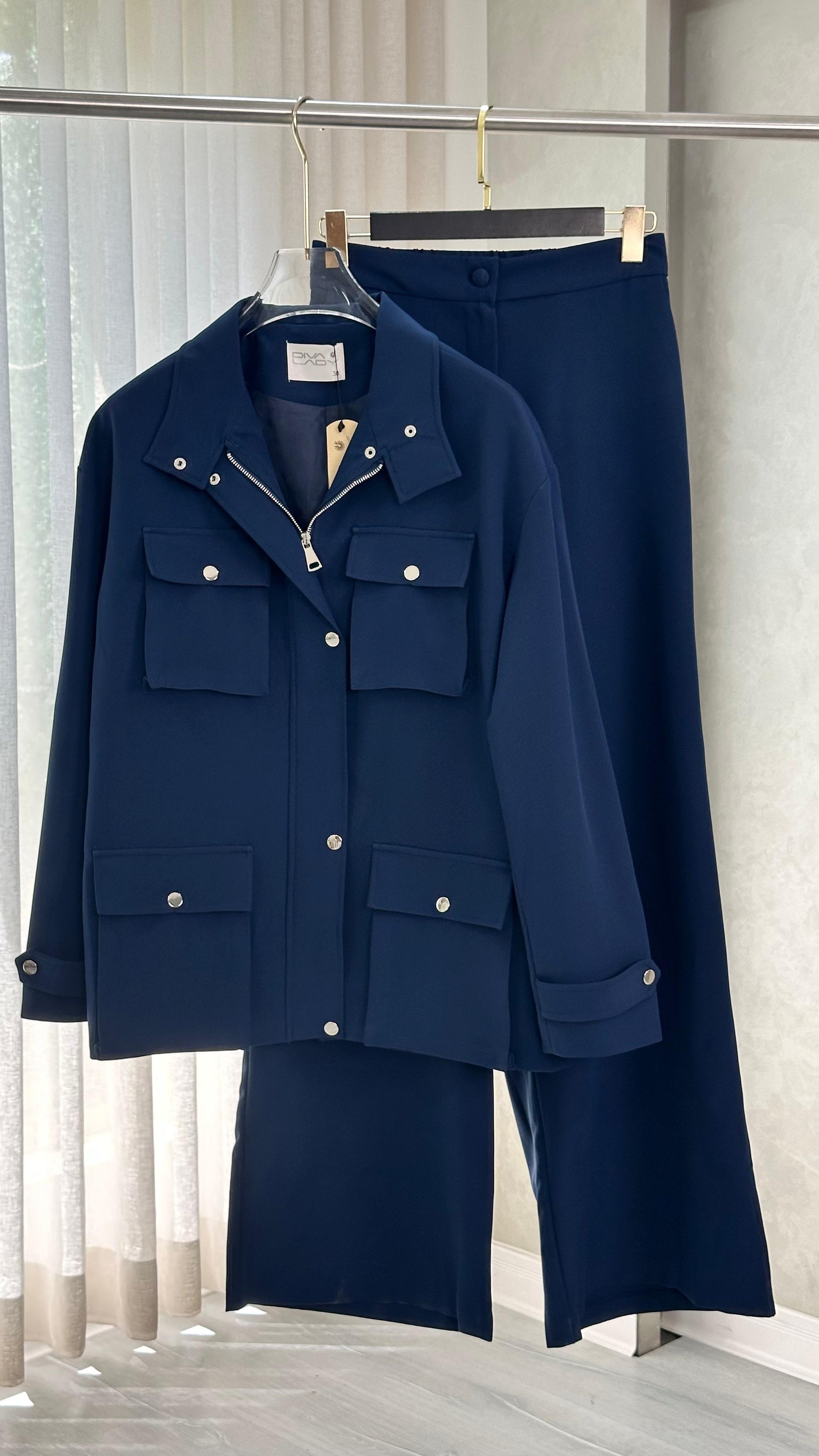 بدلة نسائي بجيوب كبيرة