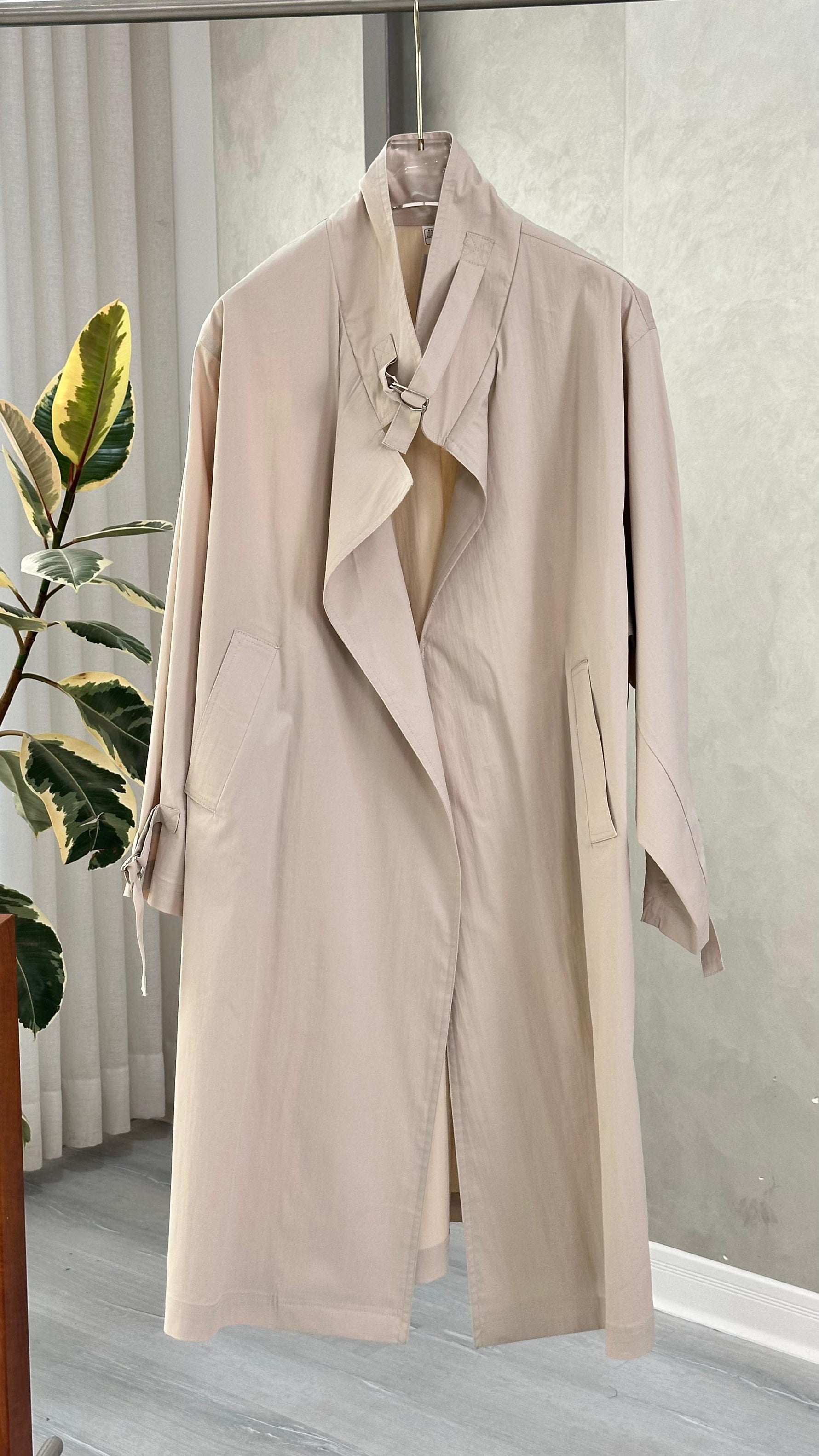 جاكيت نسائي عريض