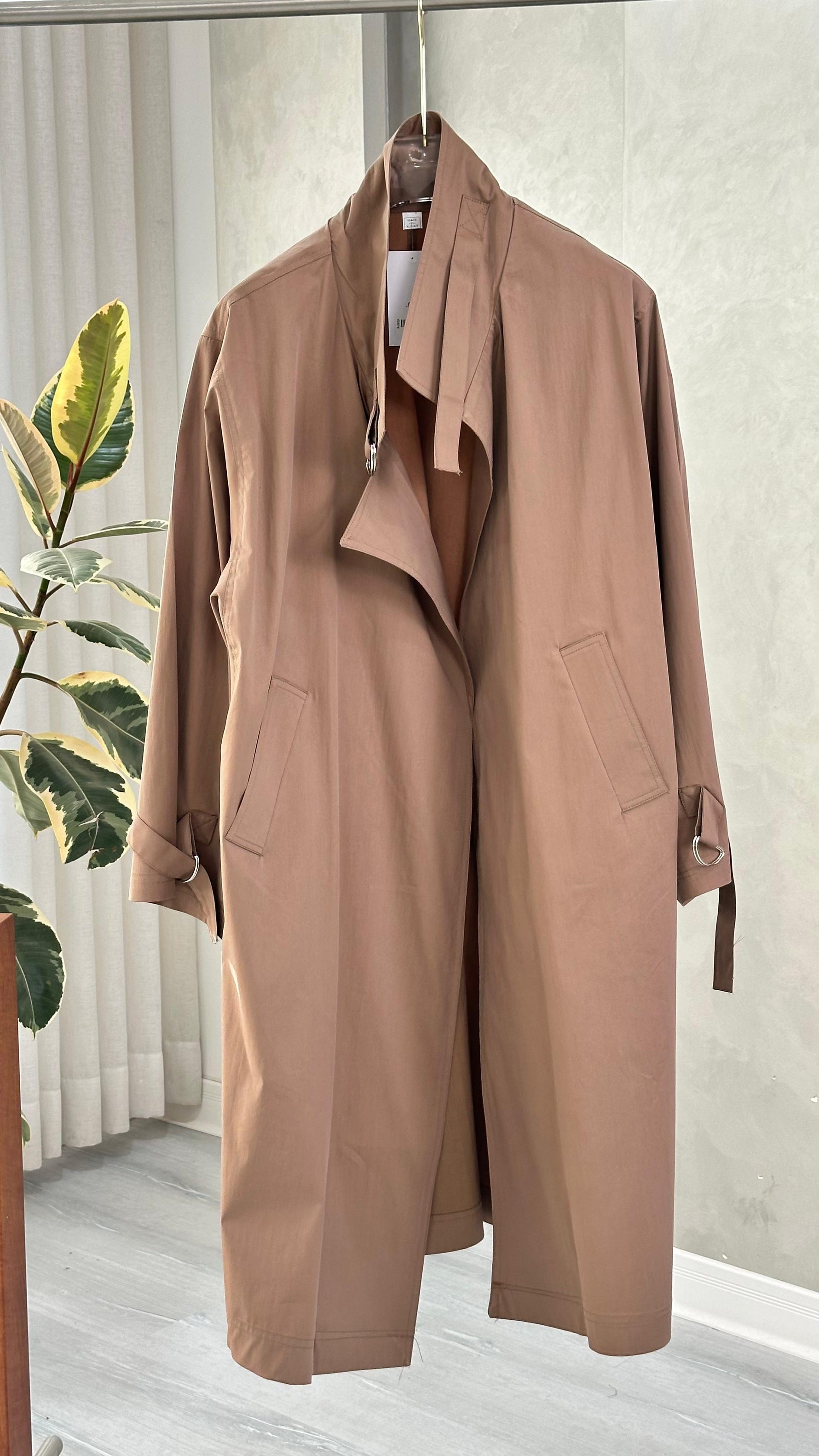 جاكيت نسائي عريض