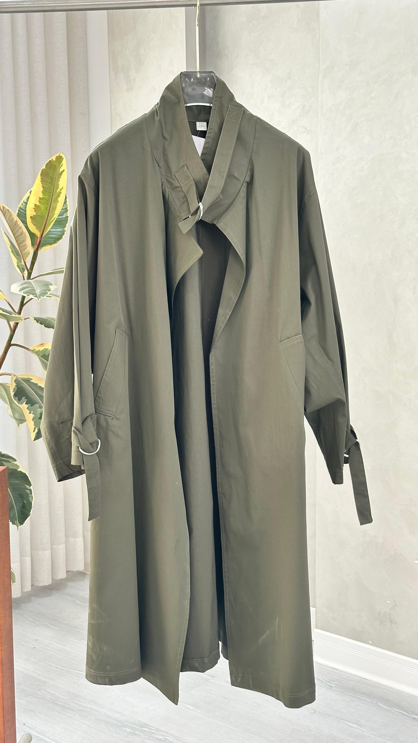 جاكيت نسائي عريض