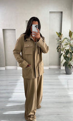 بدلة نسائي بجيوب كبيرة