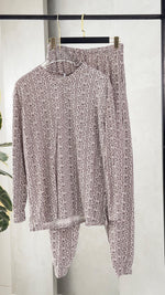 بيجامة نسائي بنقش لطخات