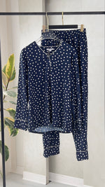 بيجامة نسائي بنقط كثيفة