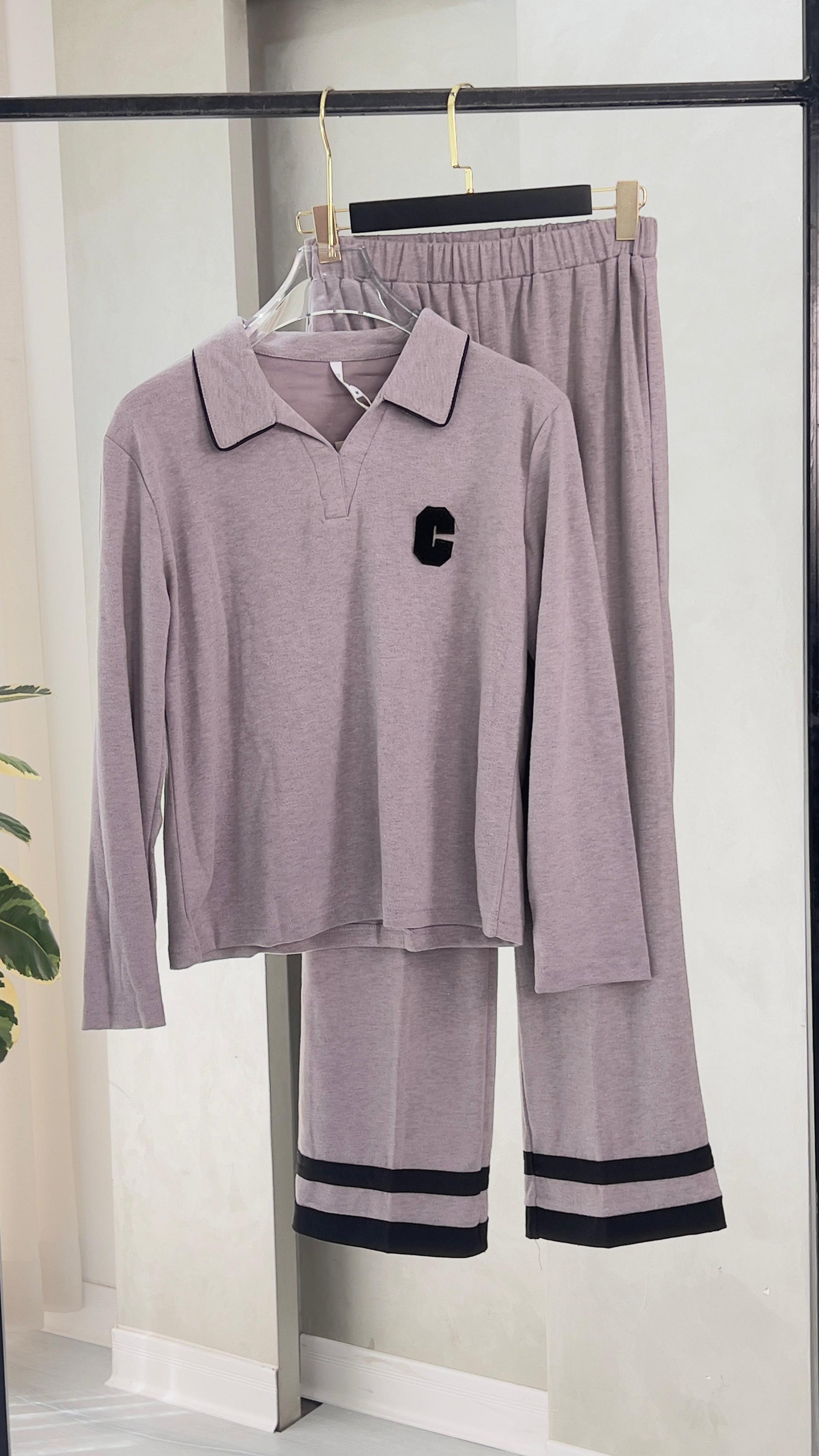 بيجامة نسائي بحلقات من الاطراف