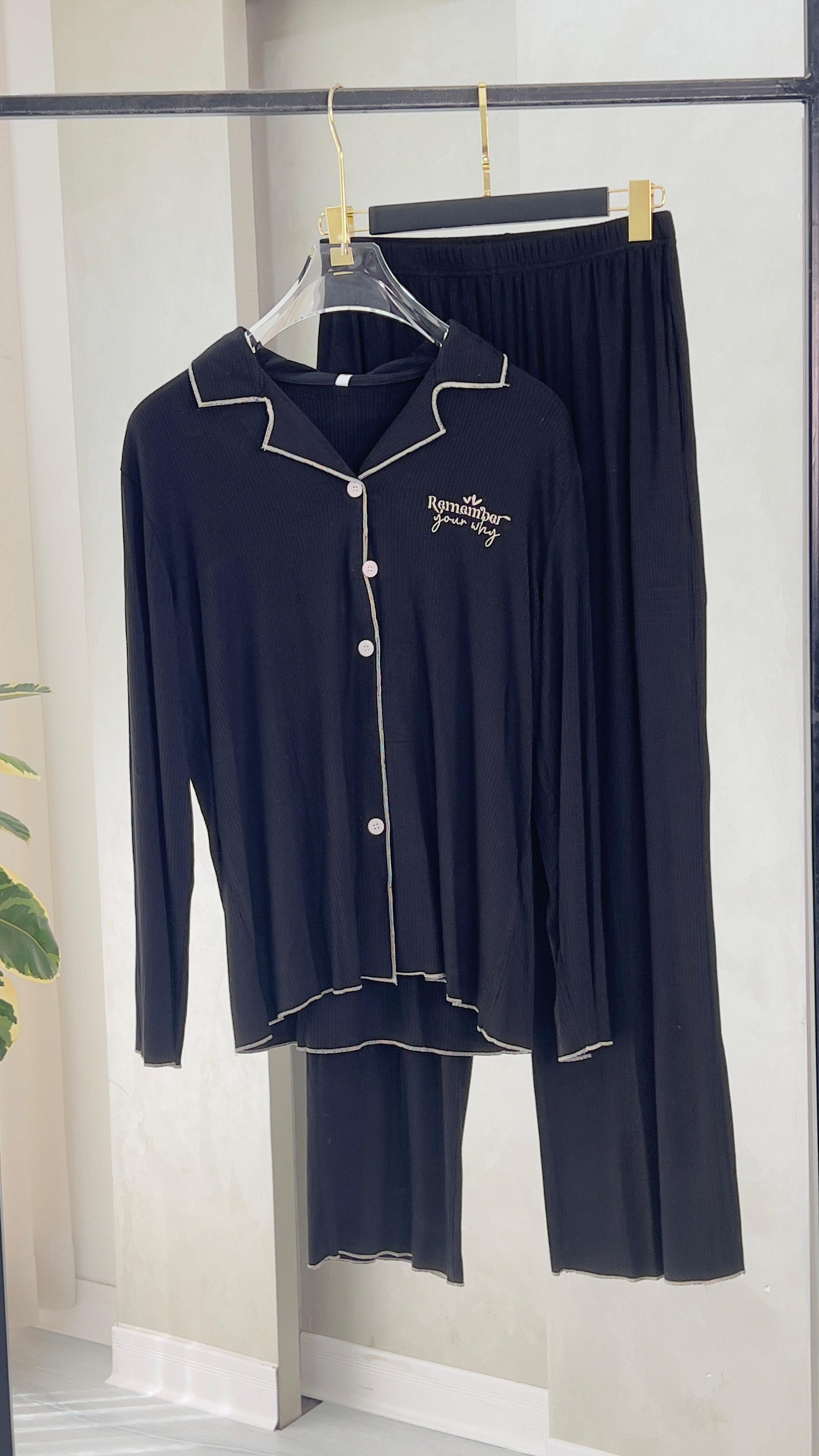 بيجامة نسائي