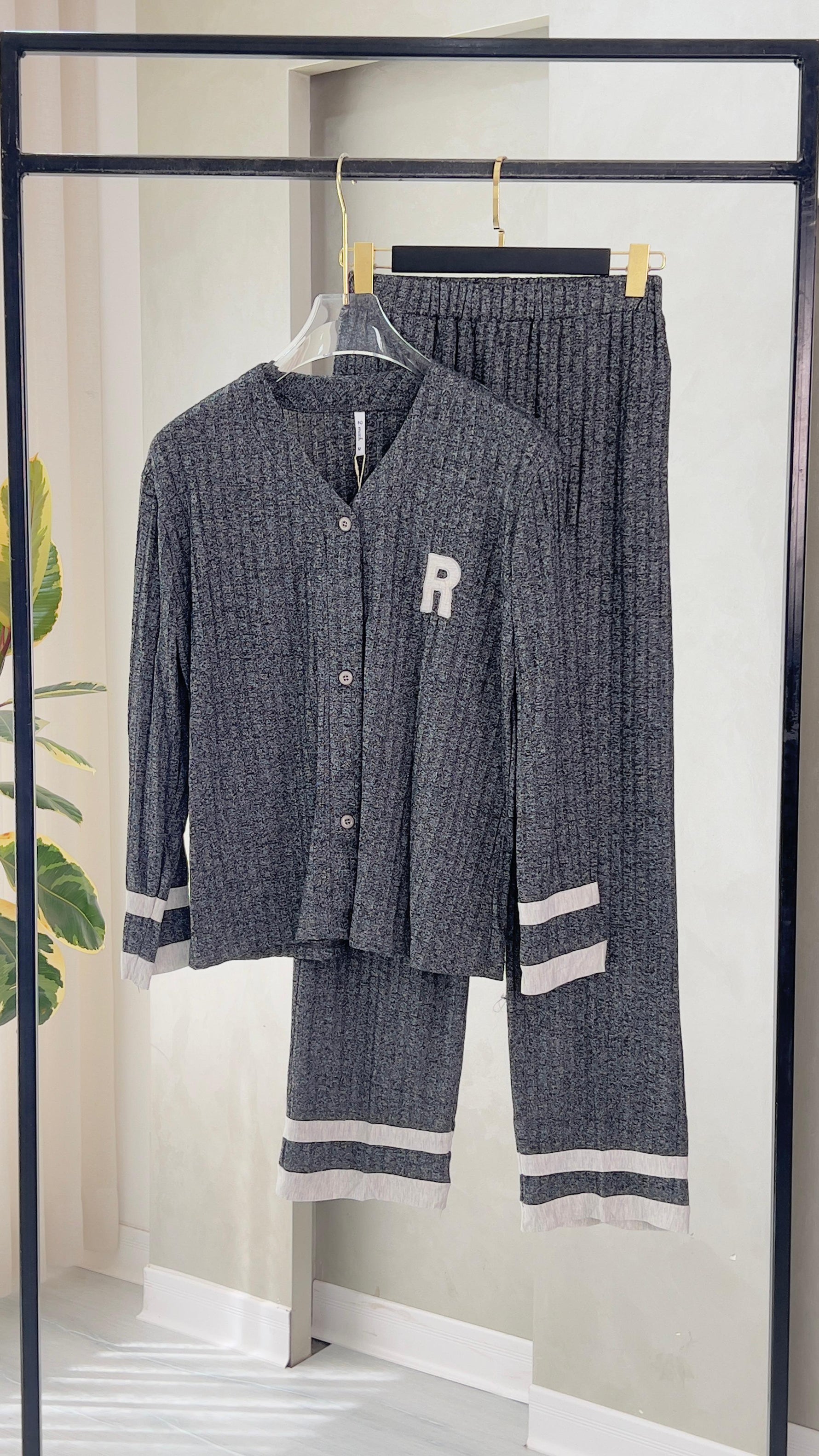 بيجامة نسائي مكنرة اسود