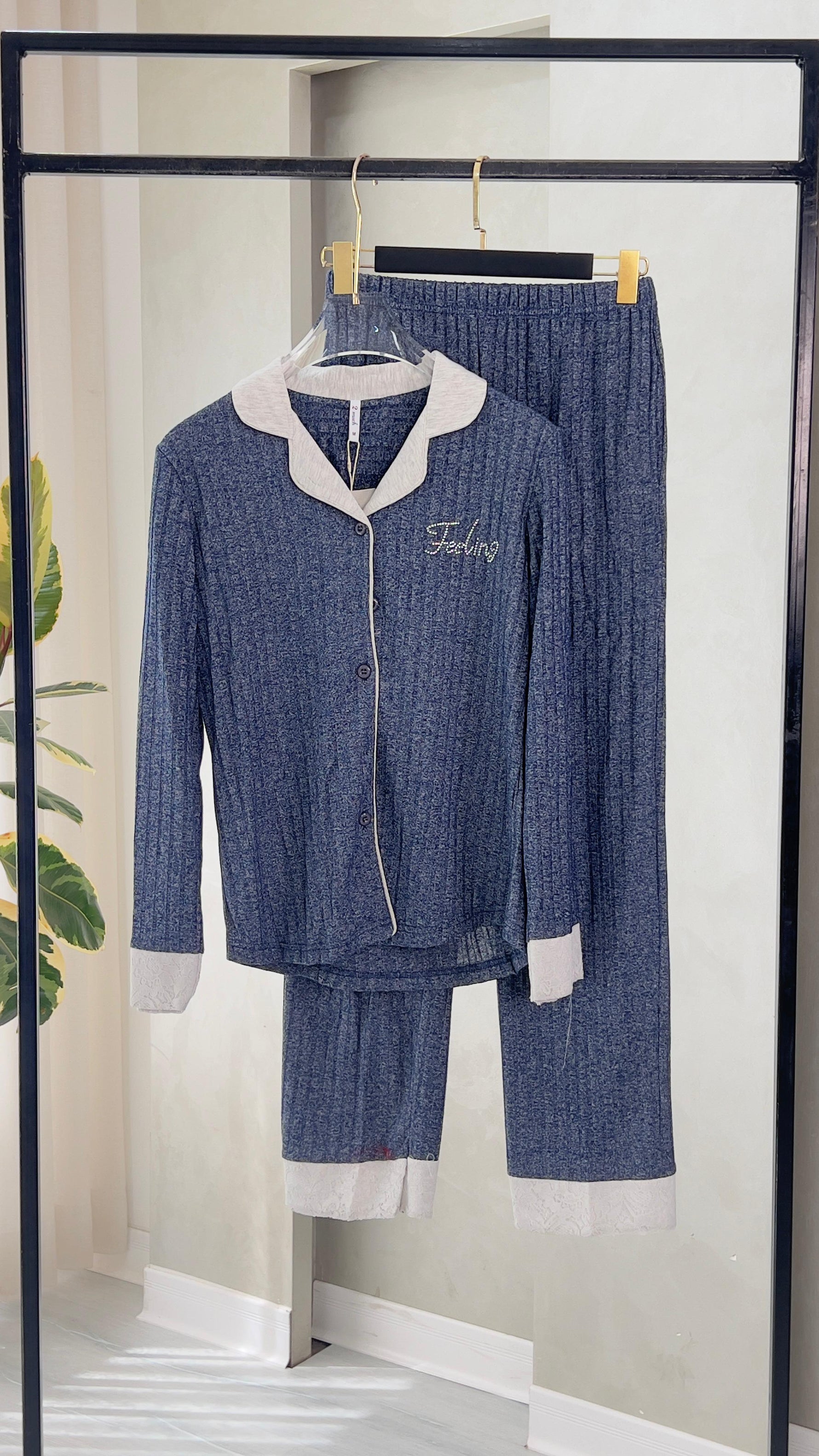 بيجامة نسائي