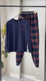 بيجامة نسائي بلمسة كارو