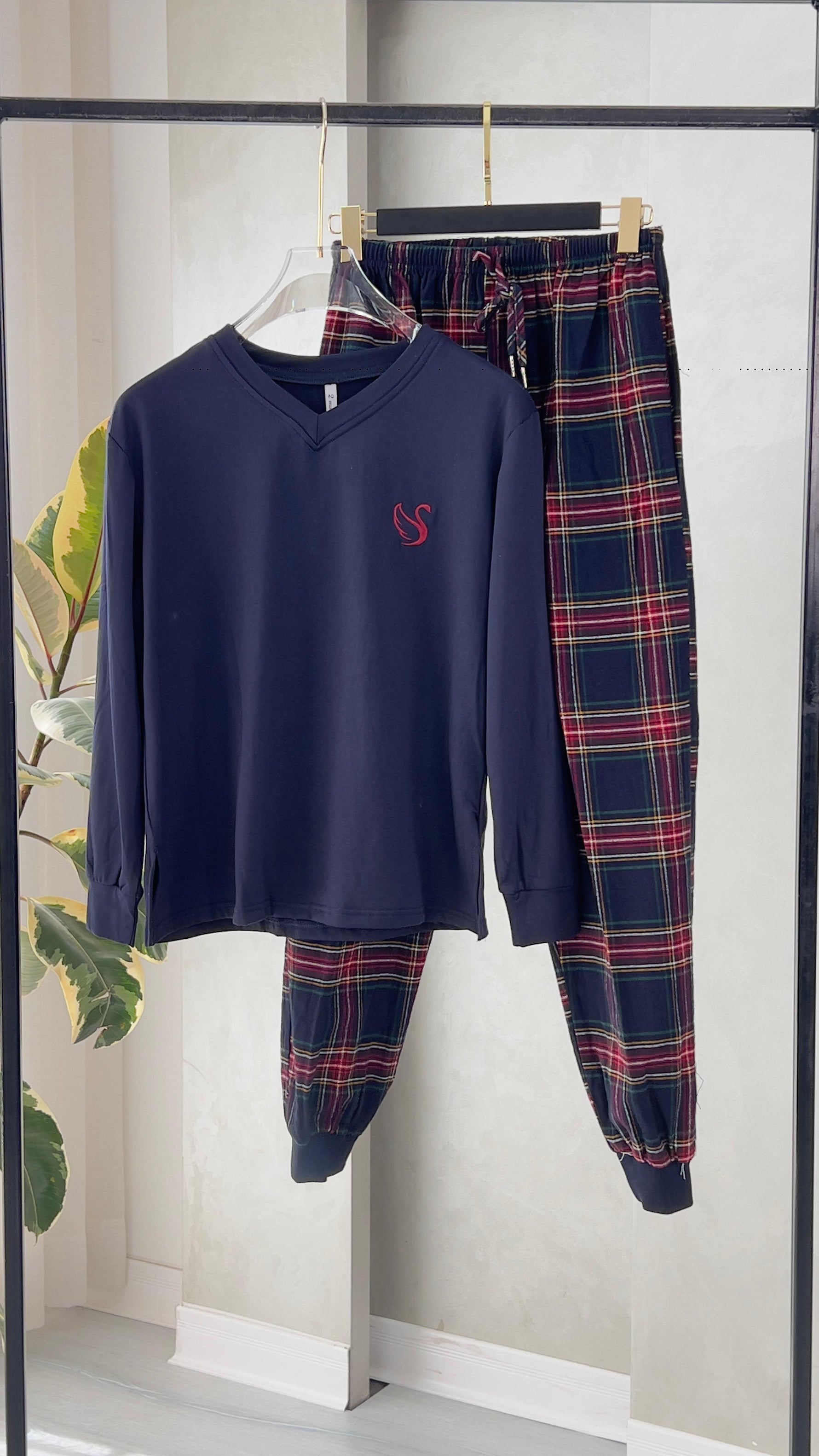 بيجامة نسائي بلمسة كارو