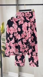 بيجامة نسائي بنقش ازهار