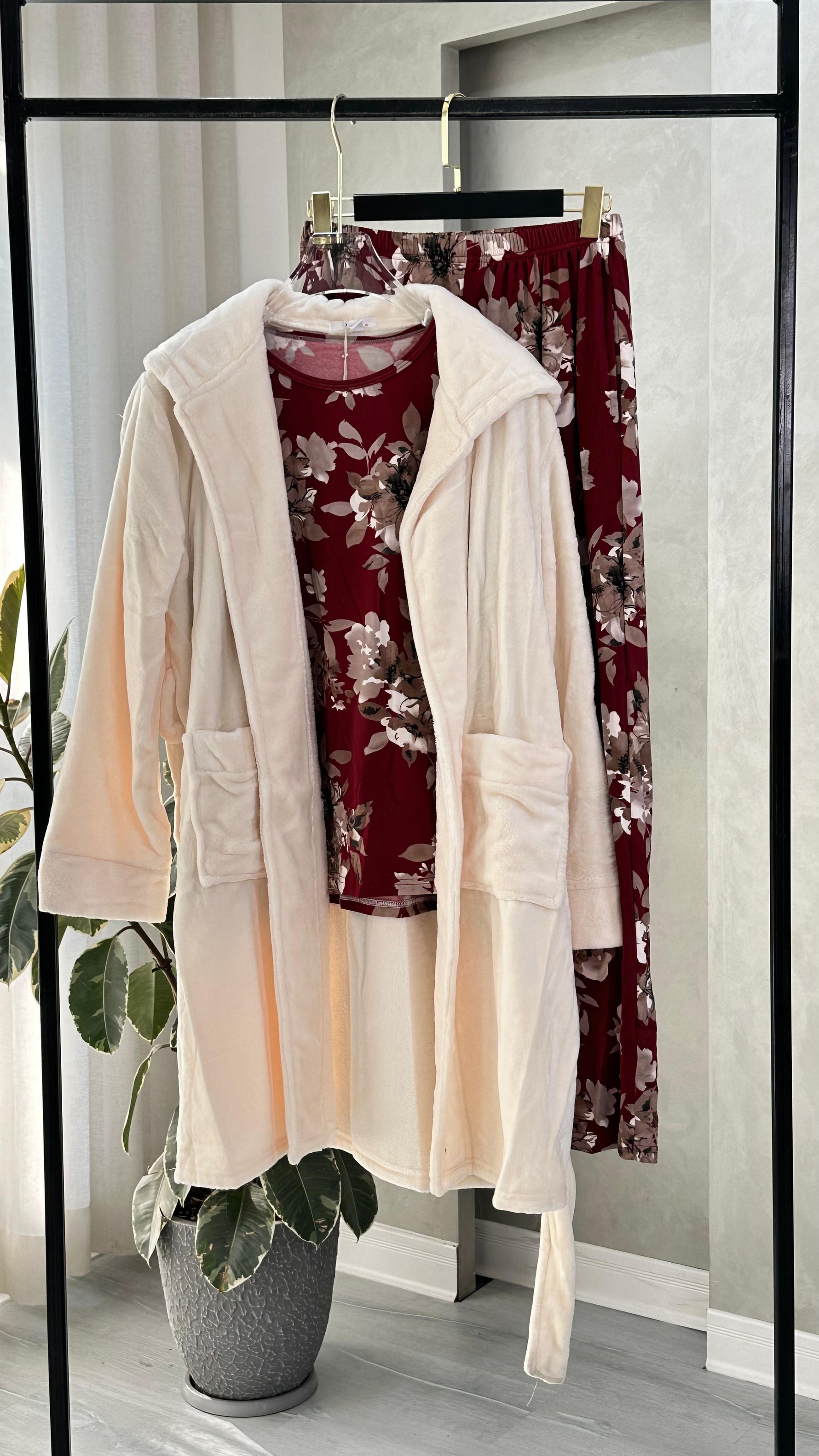 بيجامة نسائي