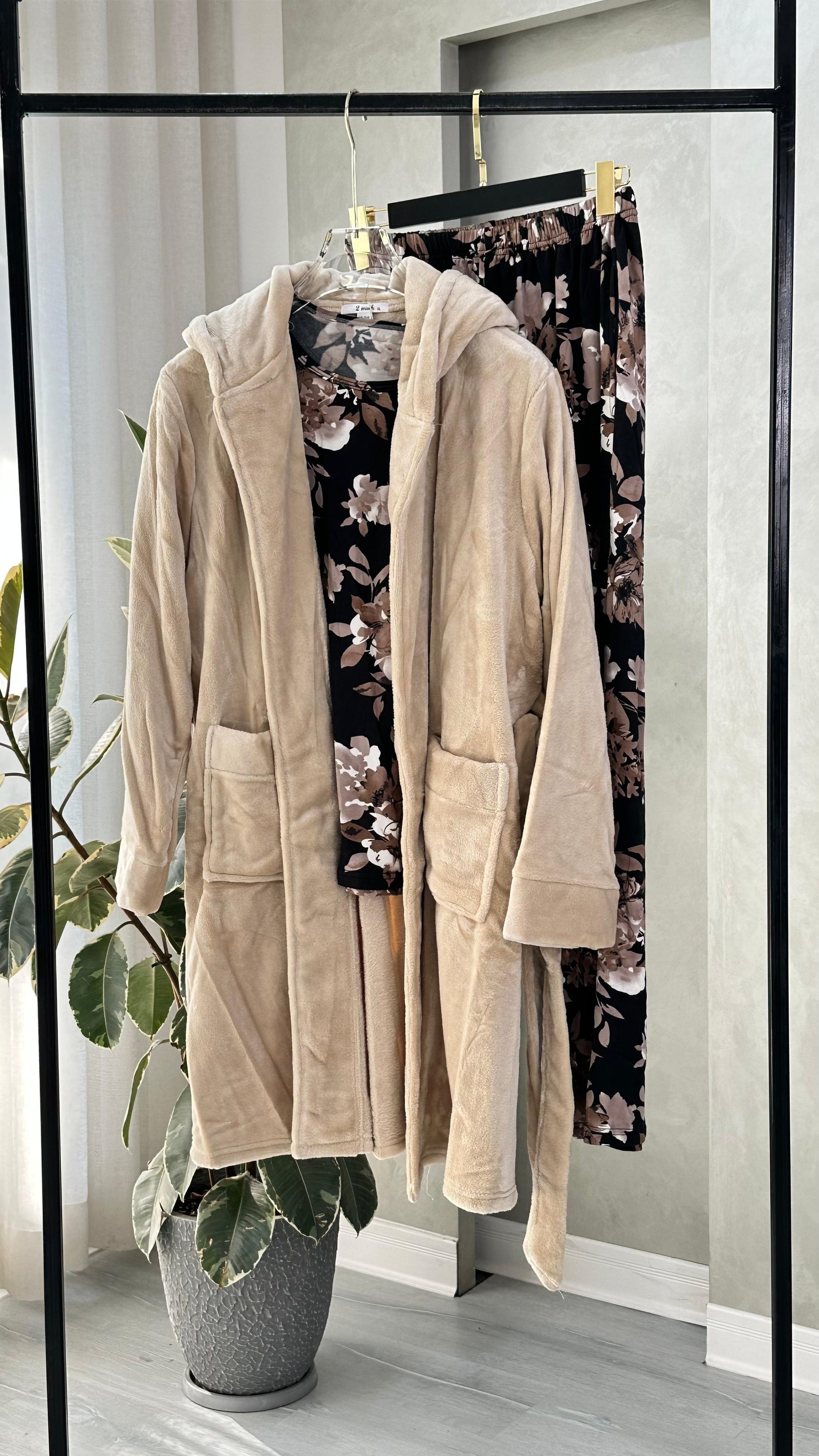 بيجامة نسائي