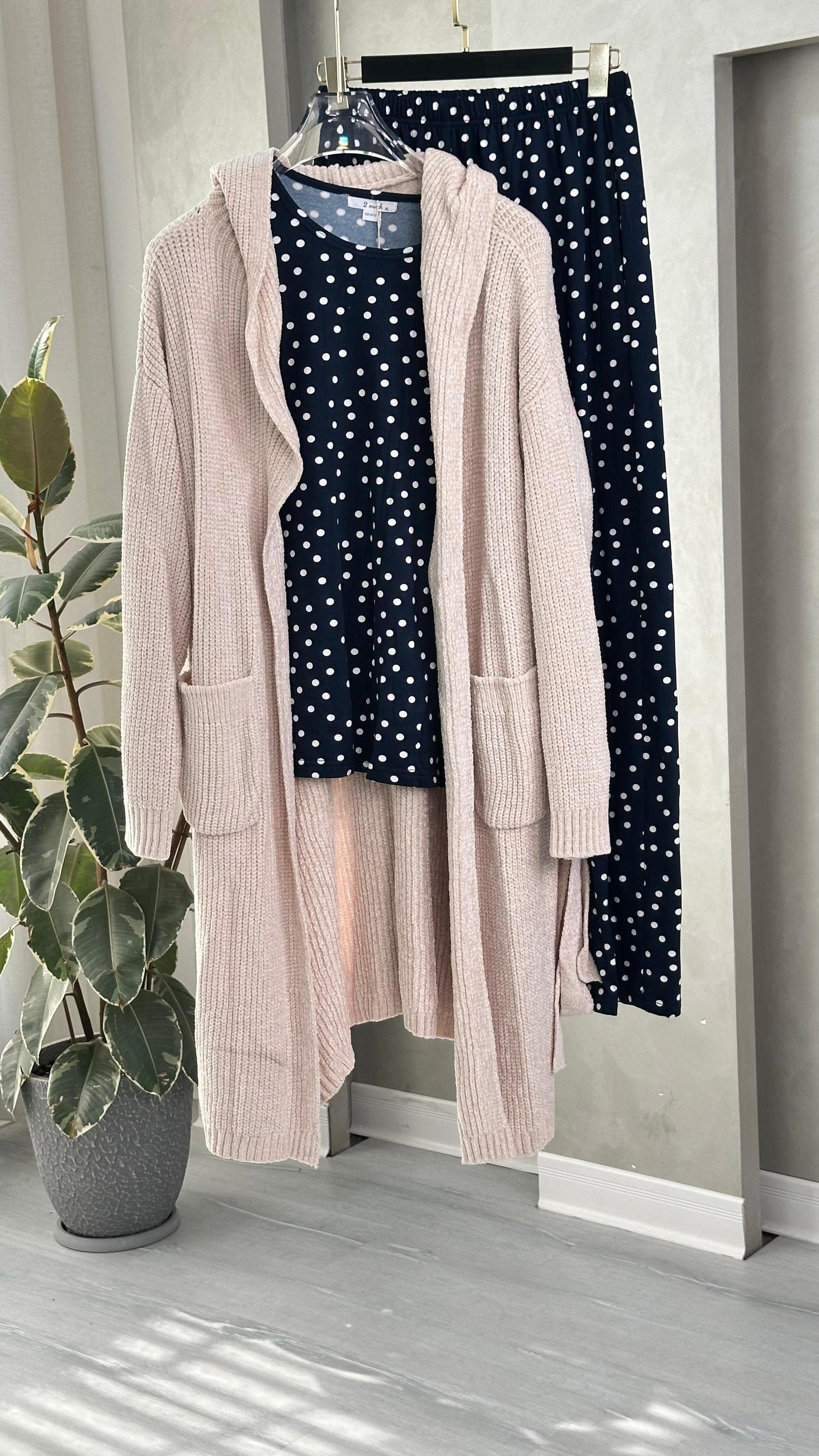 بيجامة نسائي مدقدقة مع روب