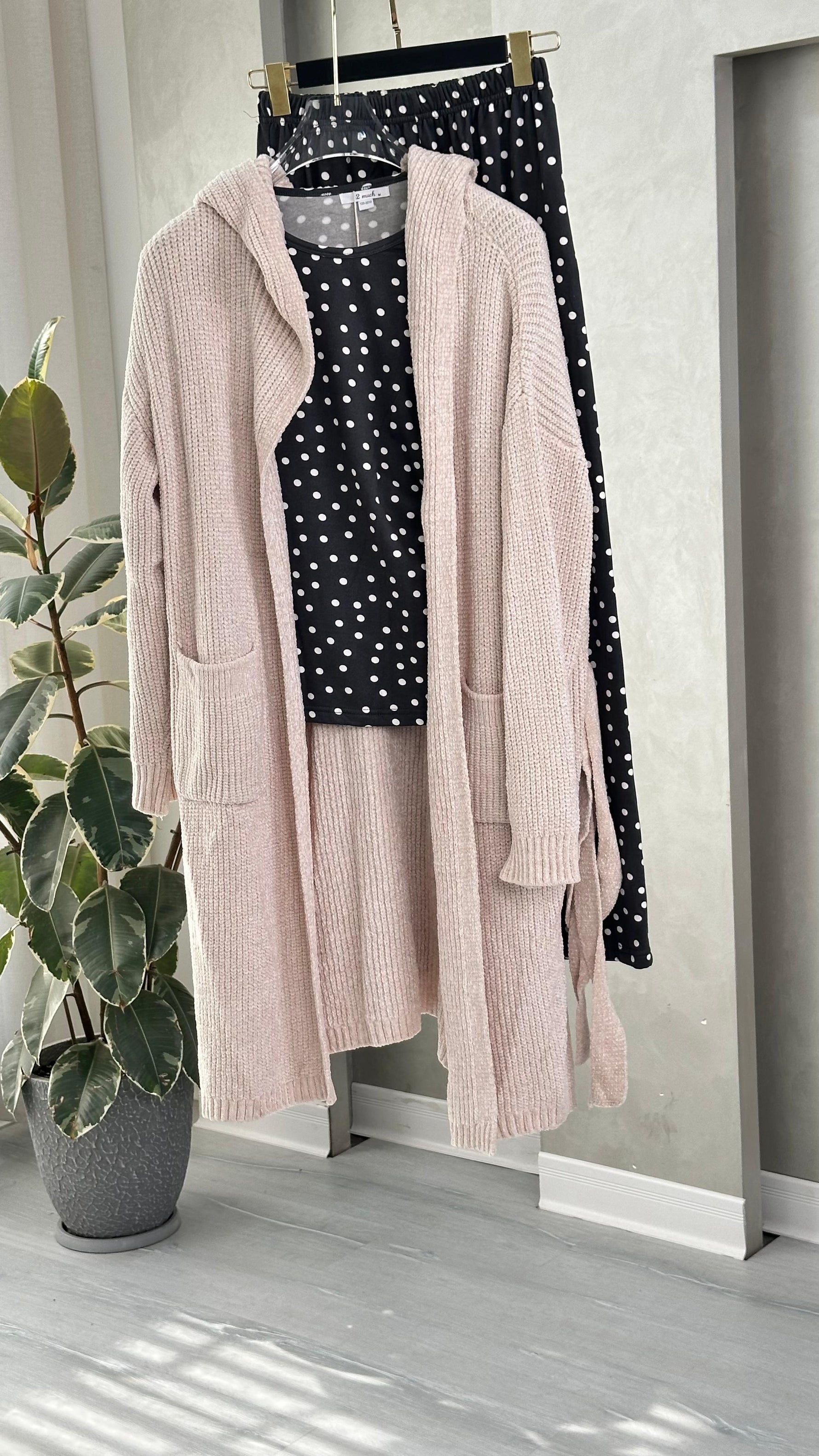 بيجامة نسائي مدقدقة مع روب