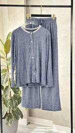 بيجامة نسائي عريضة بازرار