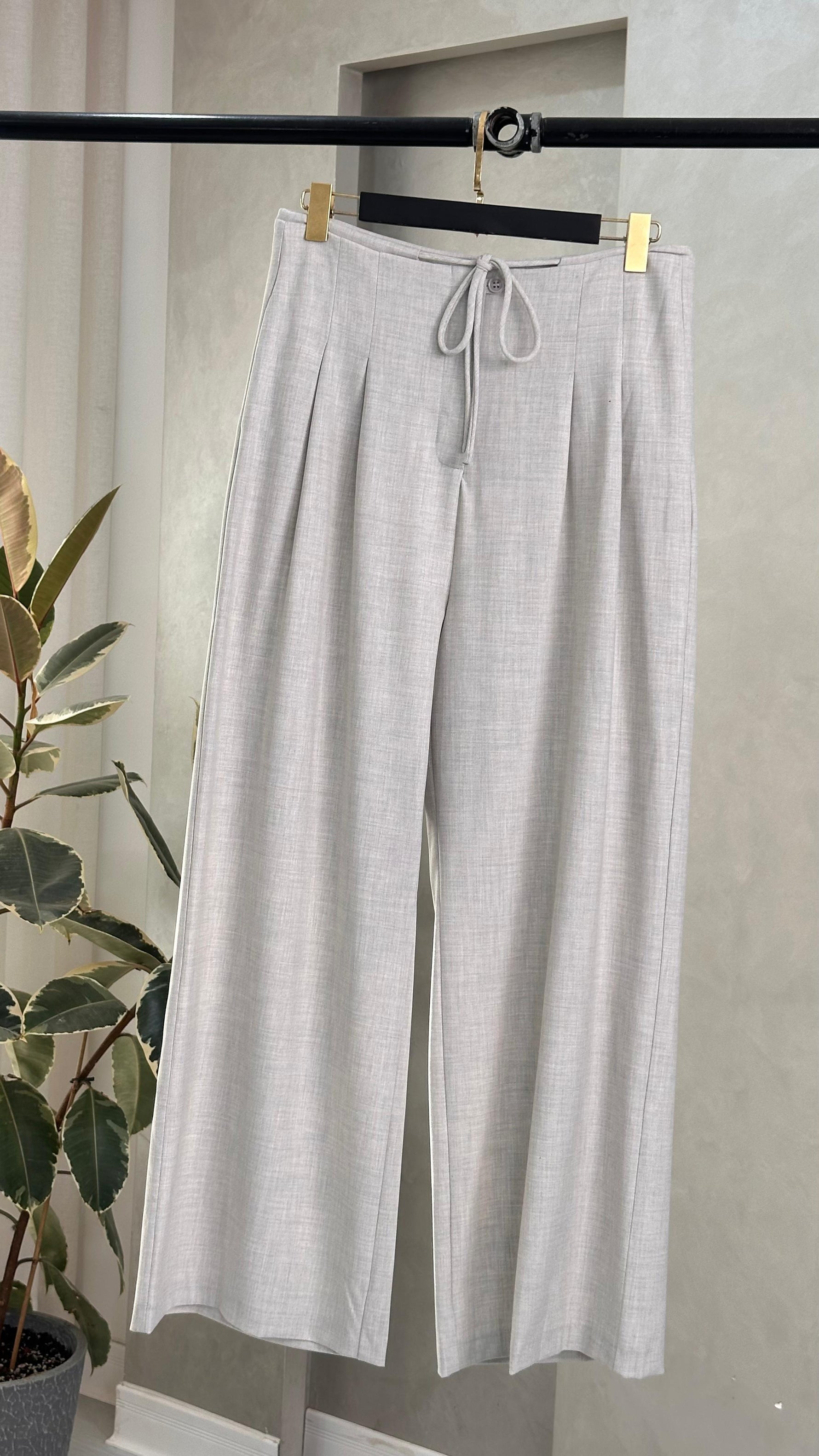 بنطلون نسائي واسع بكسرة