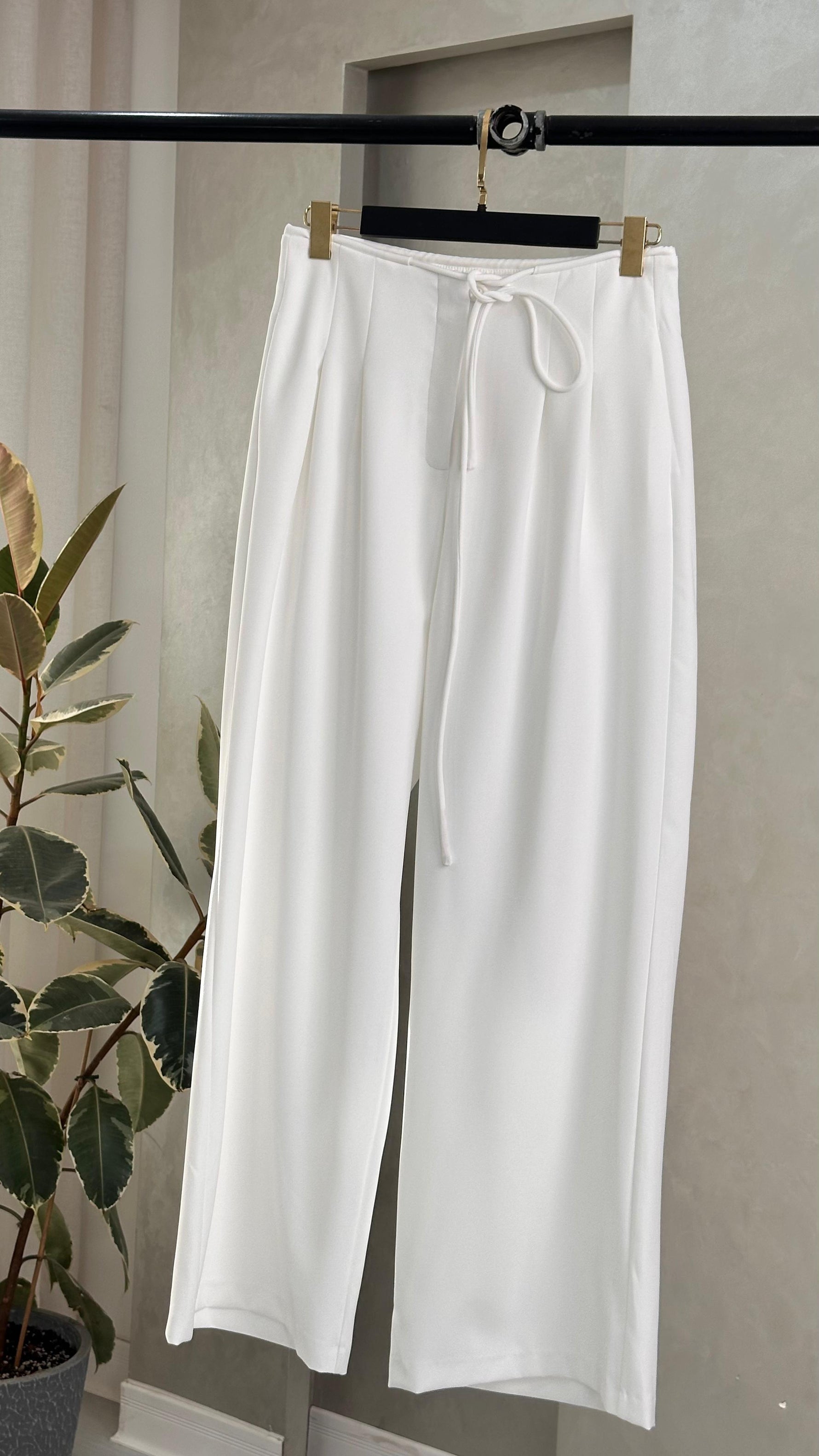 بنطلون نسائي واسع بكسرة