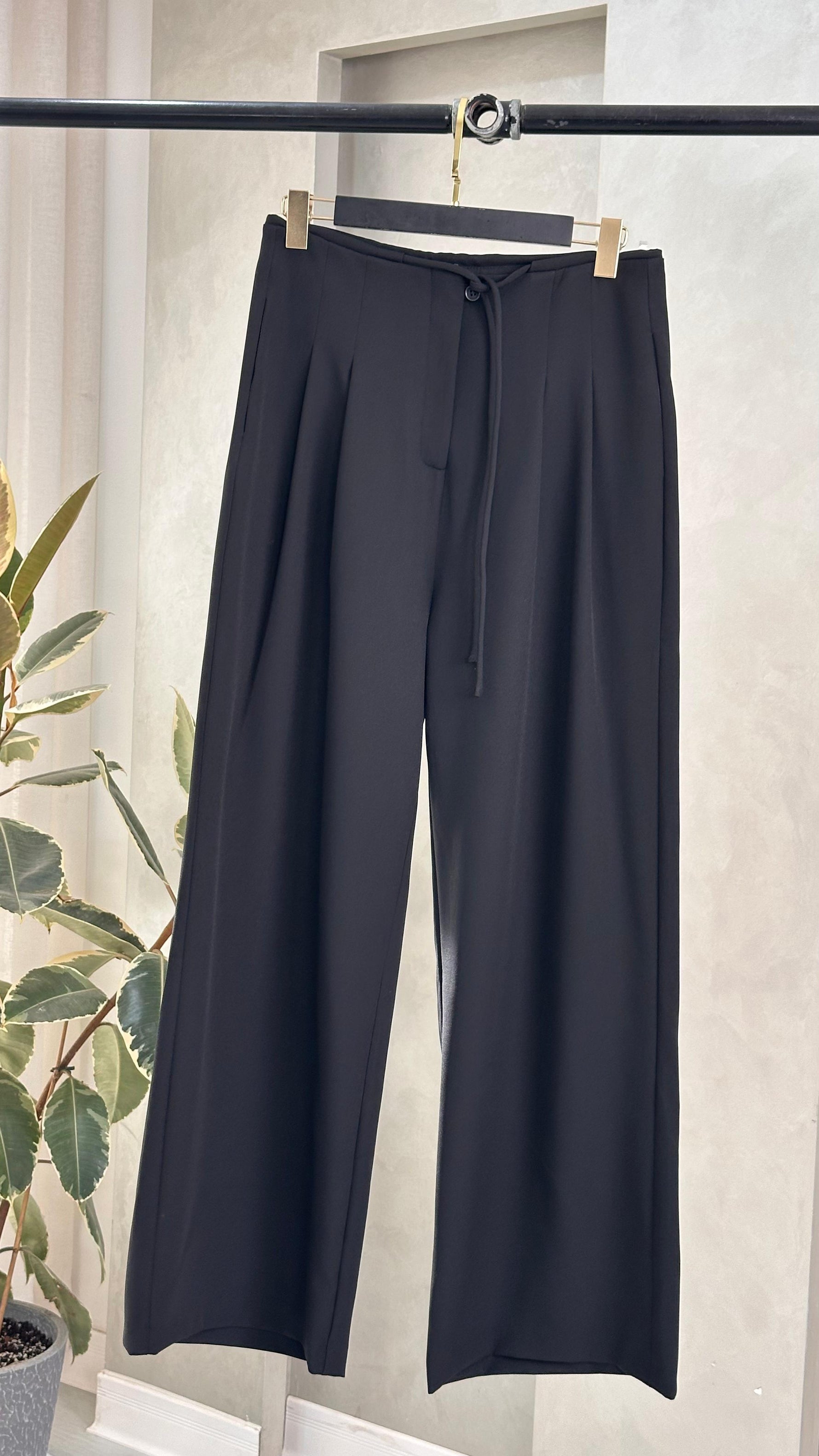 بنطلون نسائي واسع بكسرة