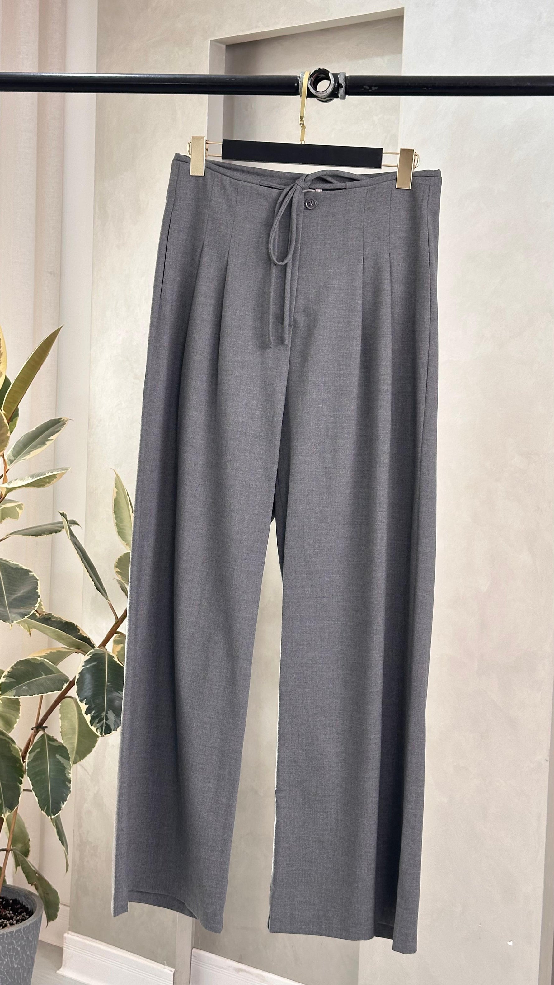 بنطلون نسائي واسع بكسرة