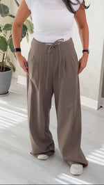 بنطلون نسائي واسع بكسرة