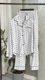 بيجامة نسائي منقط هادئ