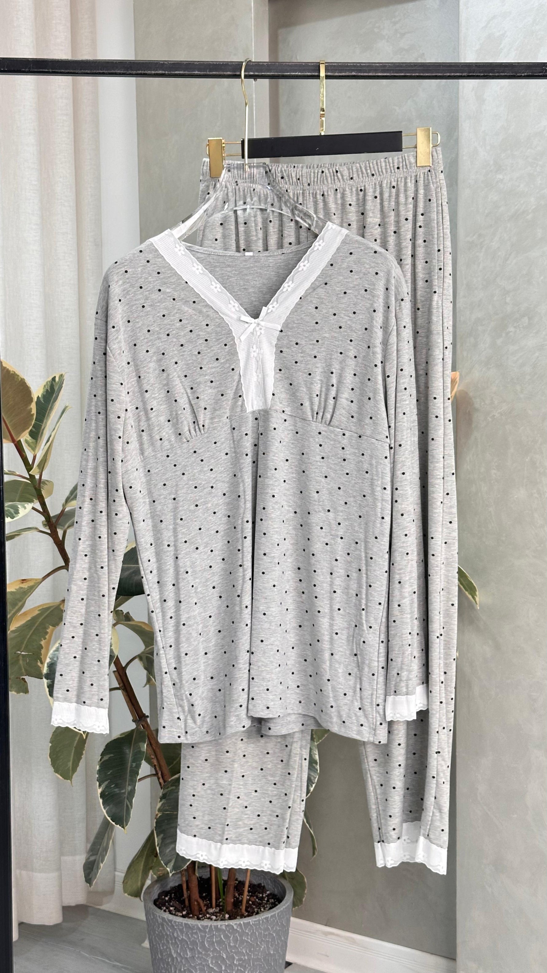 بيجامة نسائي بقبة واكمام مميزة