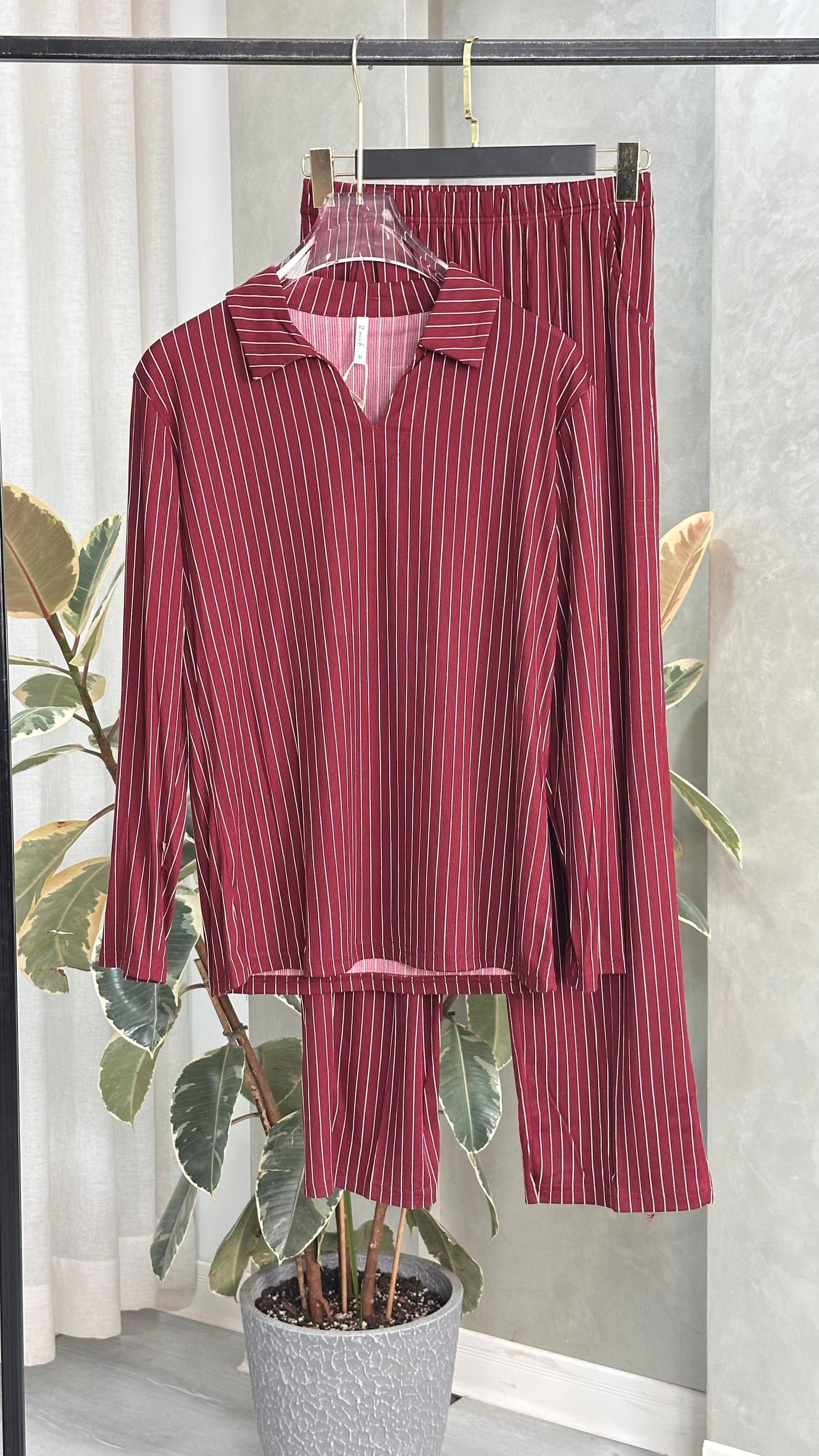 بيجامة نسائي مقلم