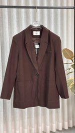 جاكيت نسائي بقبة عريضة