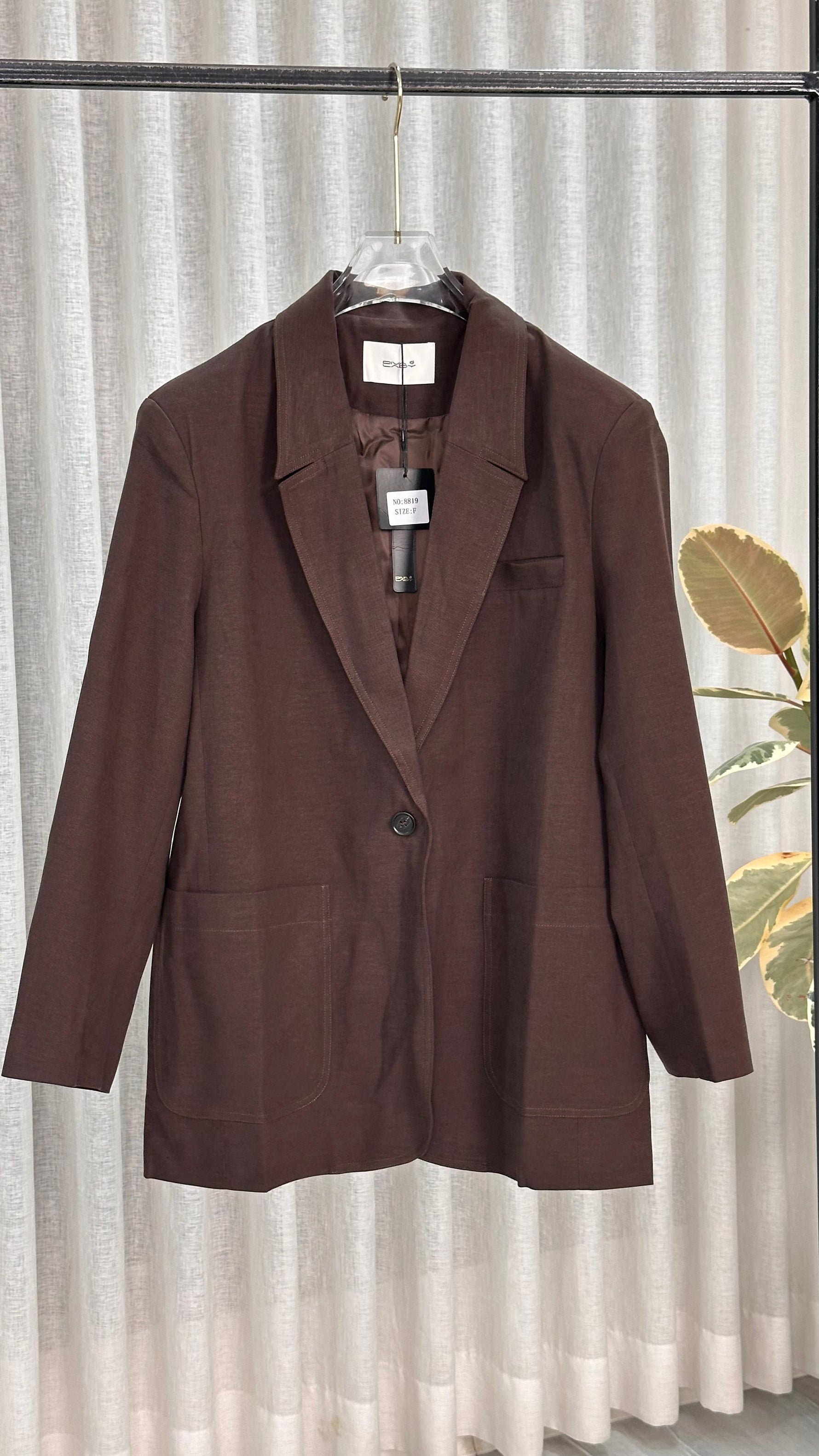 جاكيت نسائي بقبة عريضة