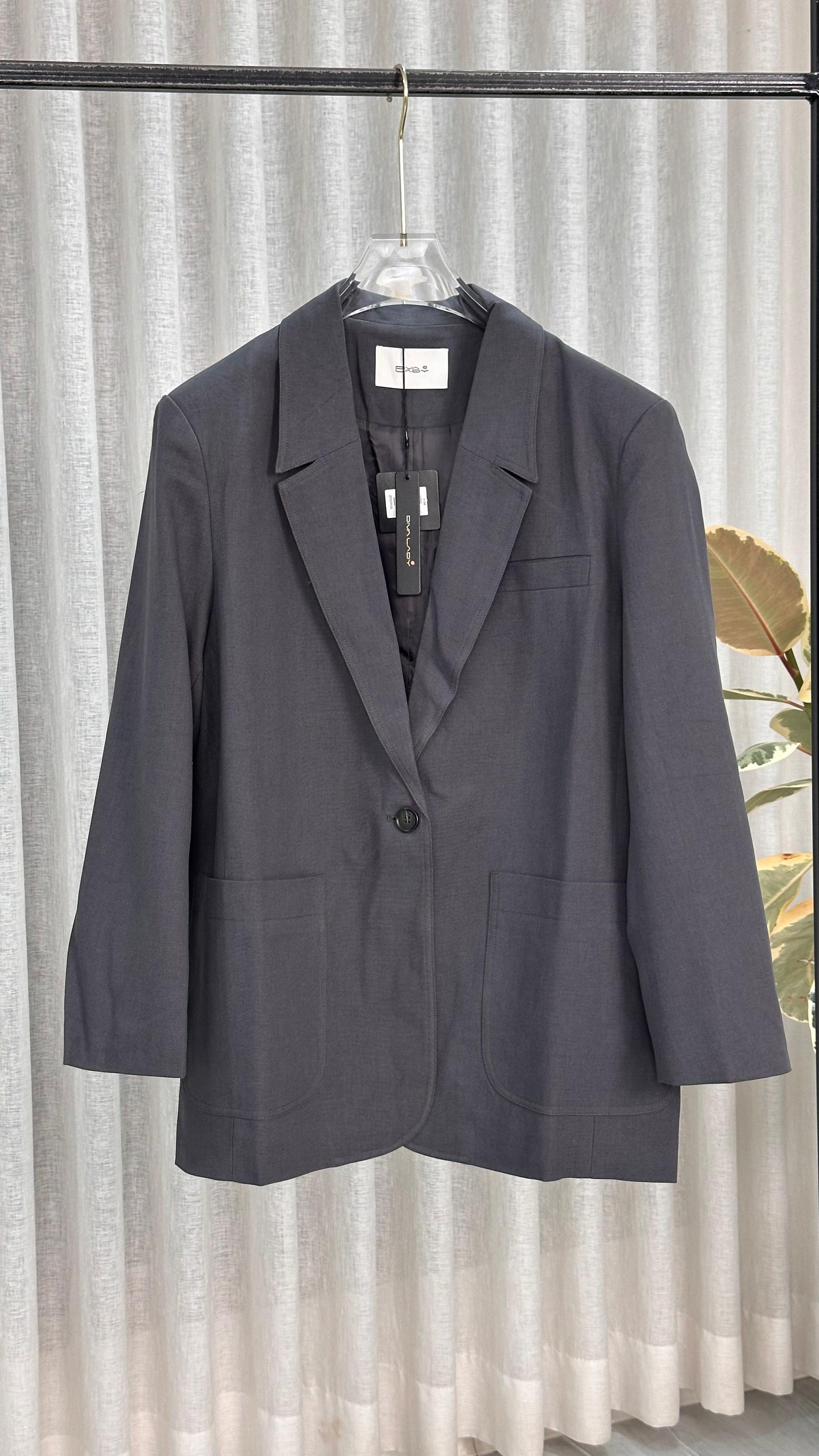 جاكيت نسائي بقبة عريضة