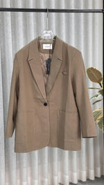 جاكيت نسائي بقبة عريضة