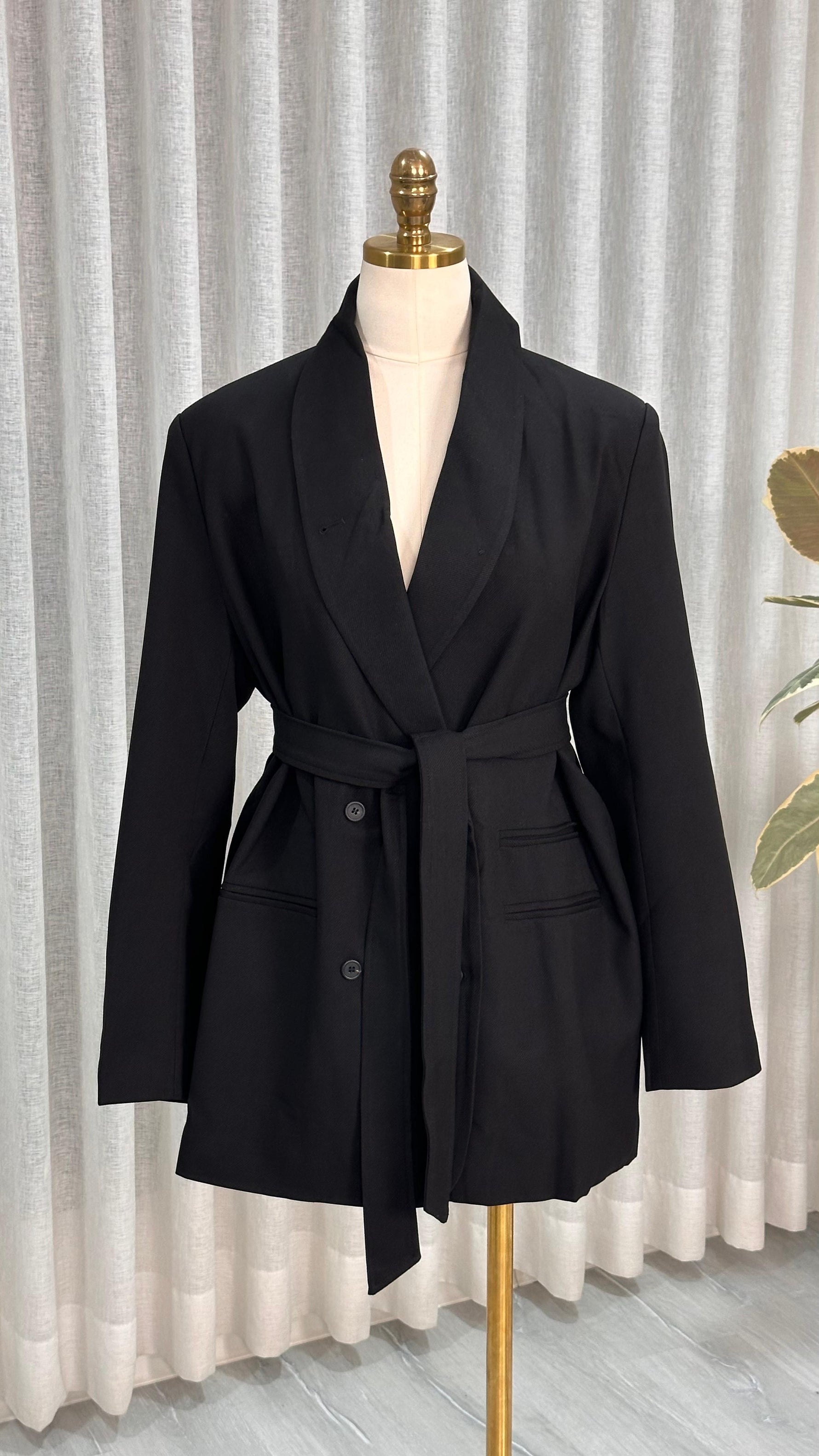 جاكيت نسائي مع حزام