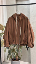 جاكيت نسائي عريض