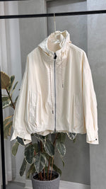 جاكيت نسائي عريض