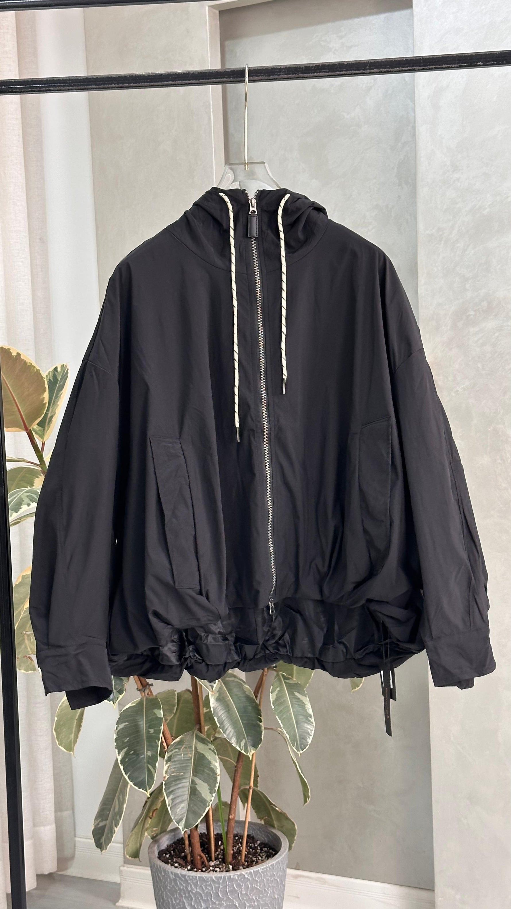 جاكيت نسائي عريض