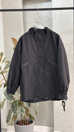 جاكيت نسائي بياقة مرتفعة قليلا